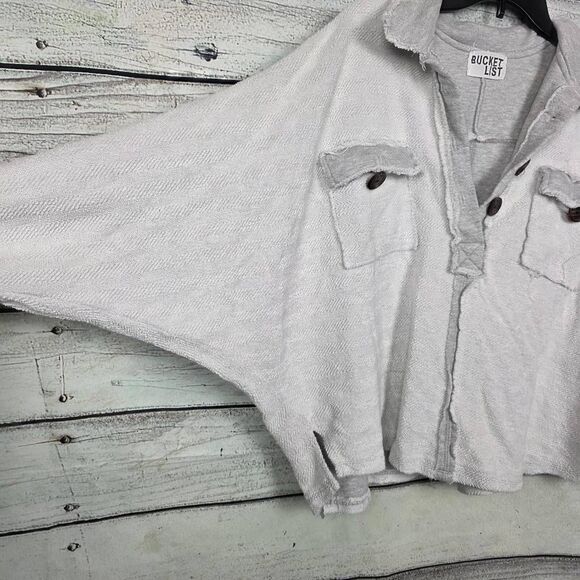 Bucket List M Gray Raw Hem Button Front Top - Picture 3 of 8